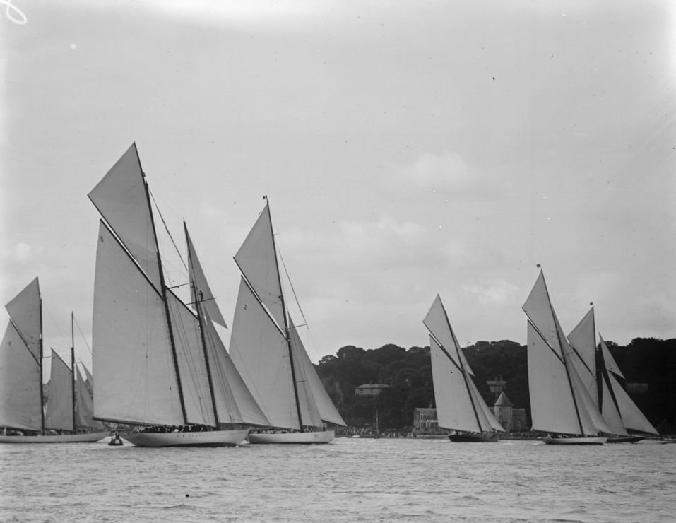Black and white image of a fleet of sailiboats