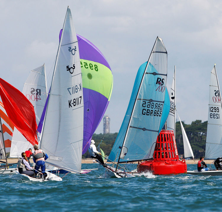 	Dinghy's racing on the water