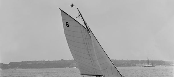 Black and white image of a sailboat 